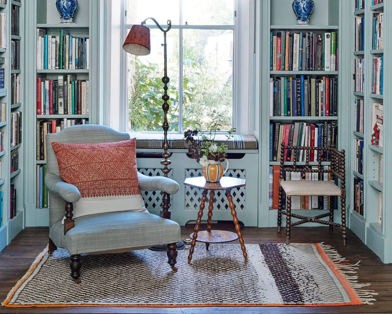 Living Room Book Lovers' Haven: Creating a Cozy Reading Nook