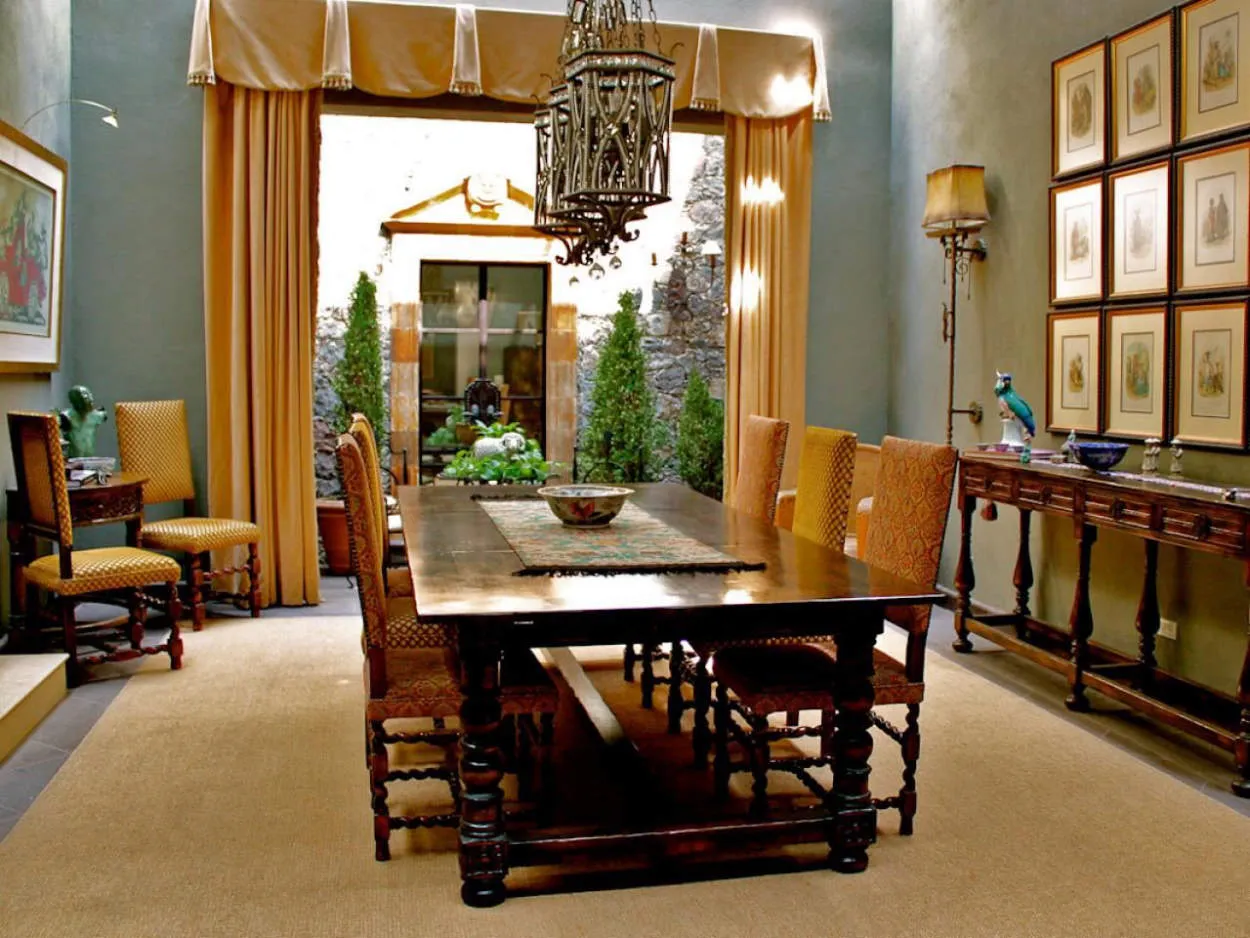 Spanish Style Dining Rooms: Warmth and Vibrancy